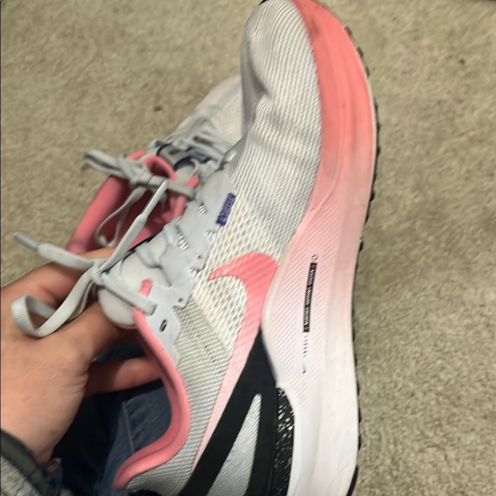Nike Air Zoom Running Shoes White and Lightweight Design - Picture 9 of 11